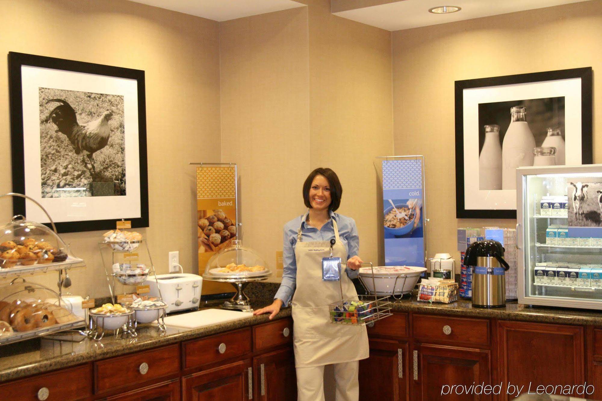 Hampton Inn & Suites Chesapeake-Battlefield Boulevard Restaurant photo